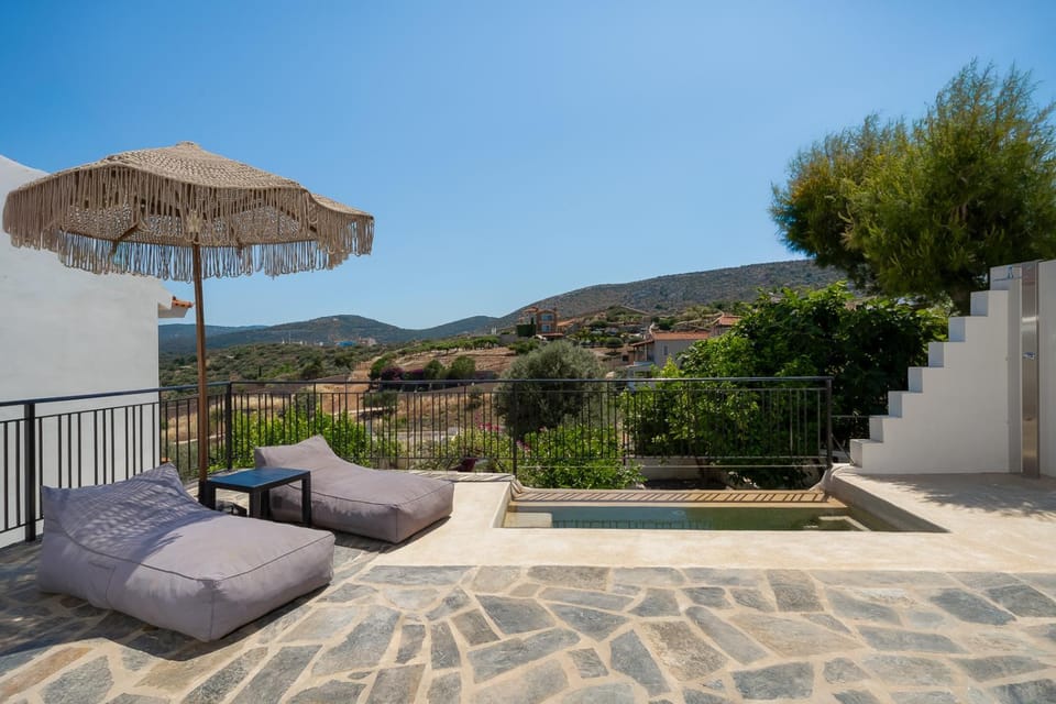 Elysian Sunrise Retreat with pool House in East Attica Regional Unit, Greece