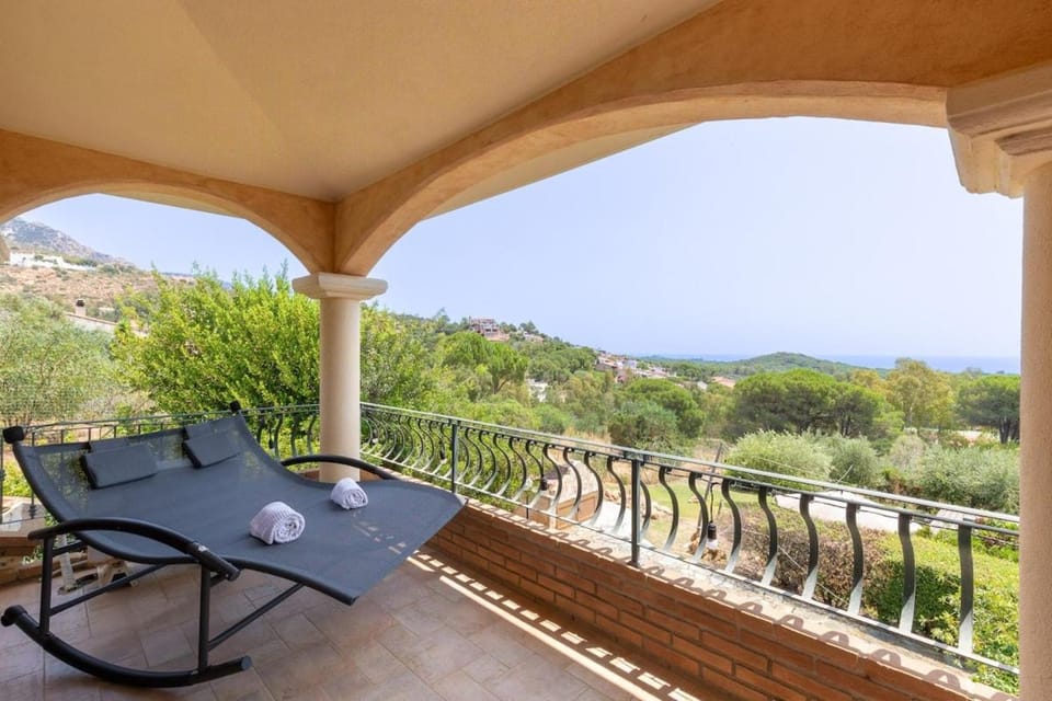 Day, View (from property/room), Balcony/Terrace, Landmark view, Mountain view, Sea view