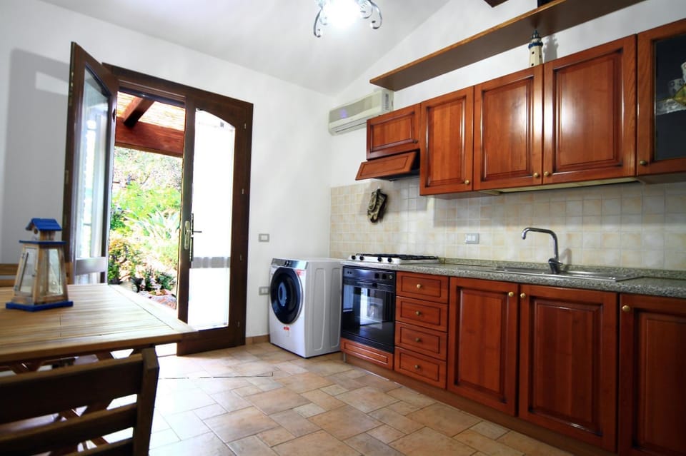 Kitchen or kitchenette, stove, washing machine