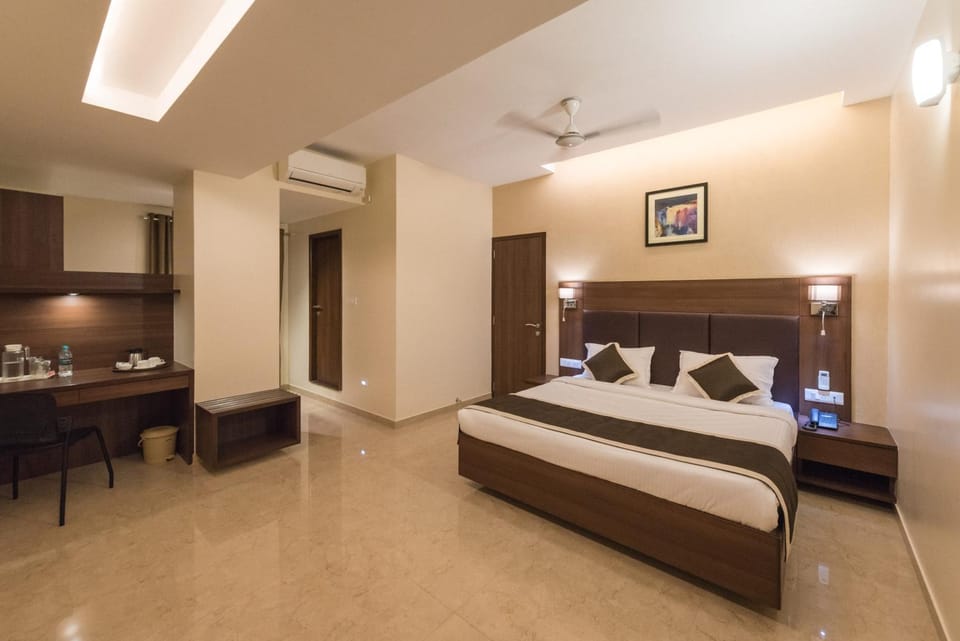 Photo of the whole room, Bedroom