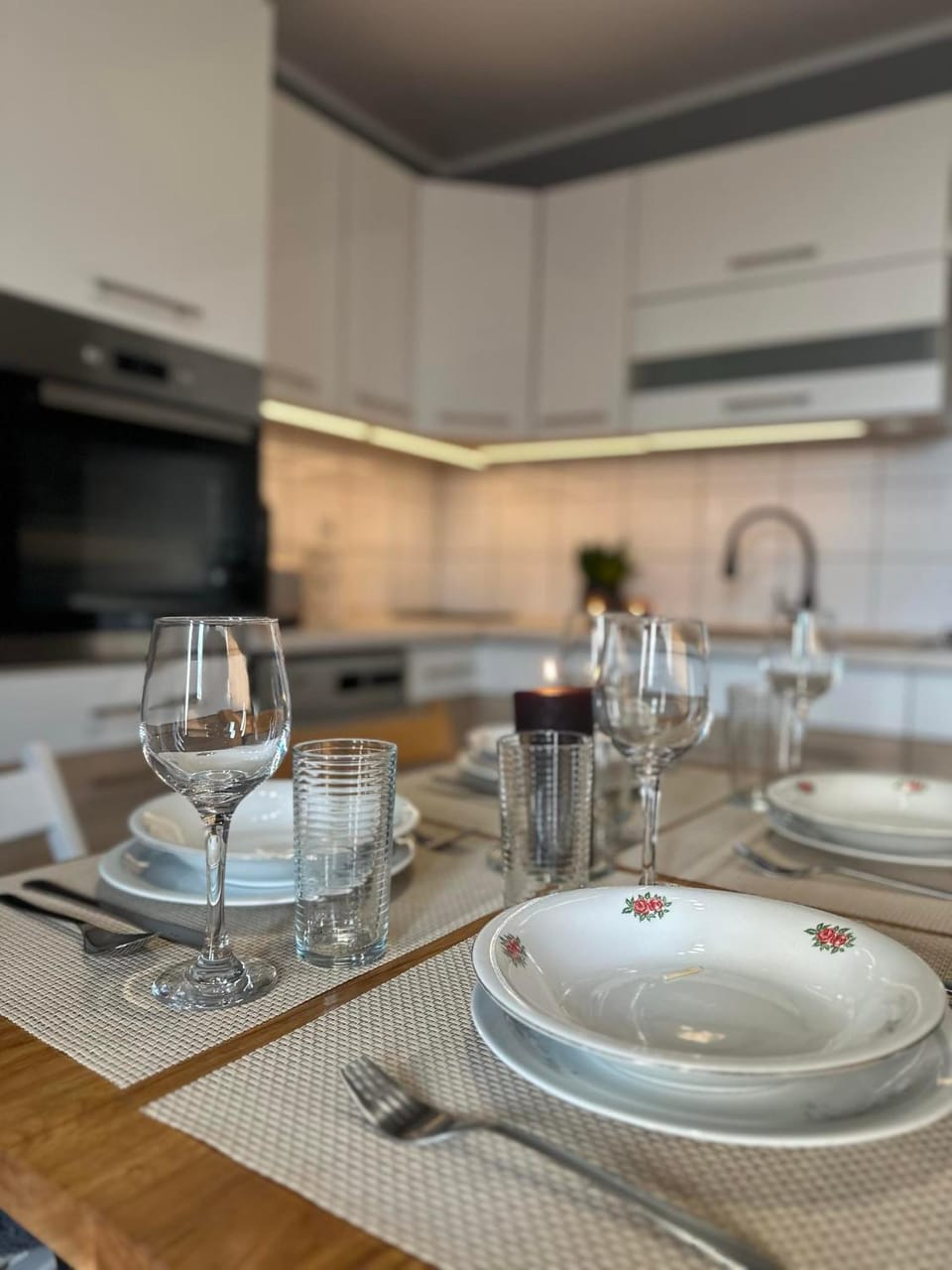 Kitchen or kitchenette, Dining area, microwave, stove, kitchen