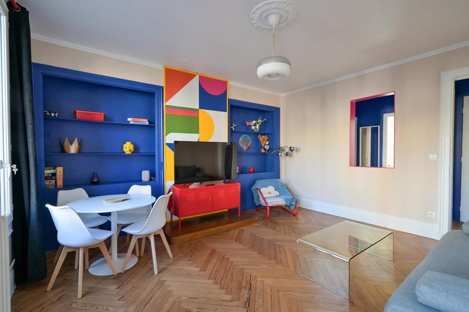 TV and multimedia, Living room, Dining area