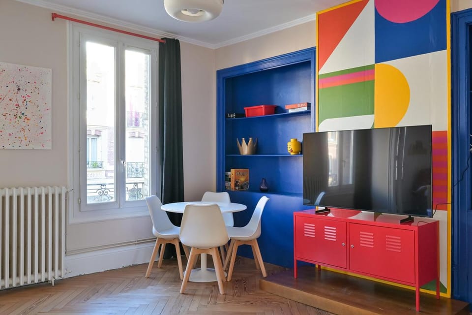 Dining area, internet