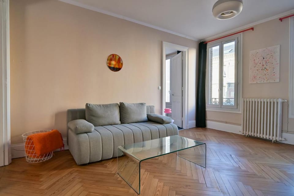 Living room, Seating area, internet