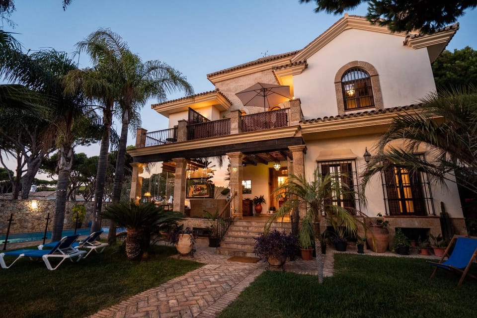 Property building, Garden, Garden view, Pool view, Swimming pool, sunbed
