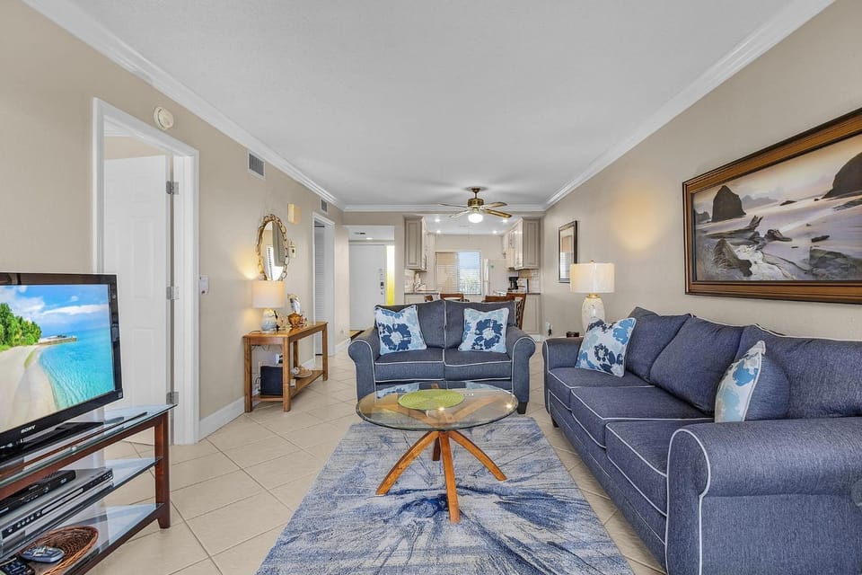 Bay Village 126- Charming Beachfront 2BR 2BA Condo with Balcony condo Apartment in Estero Island