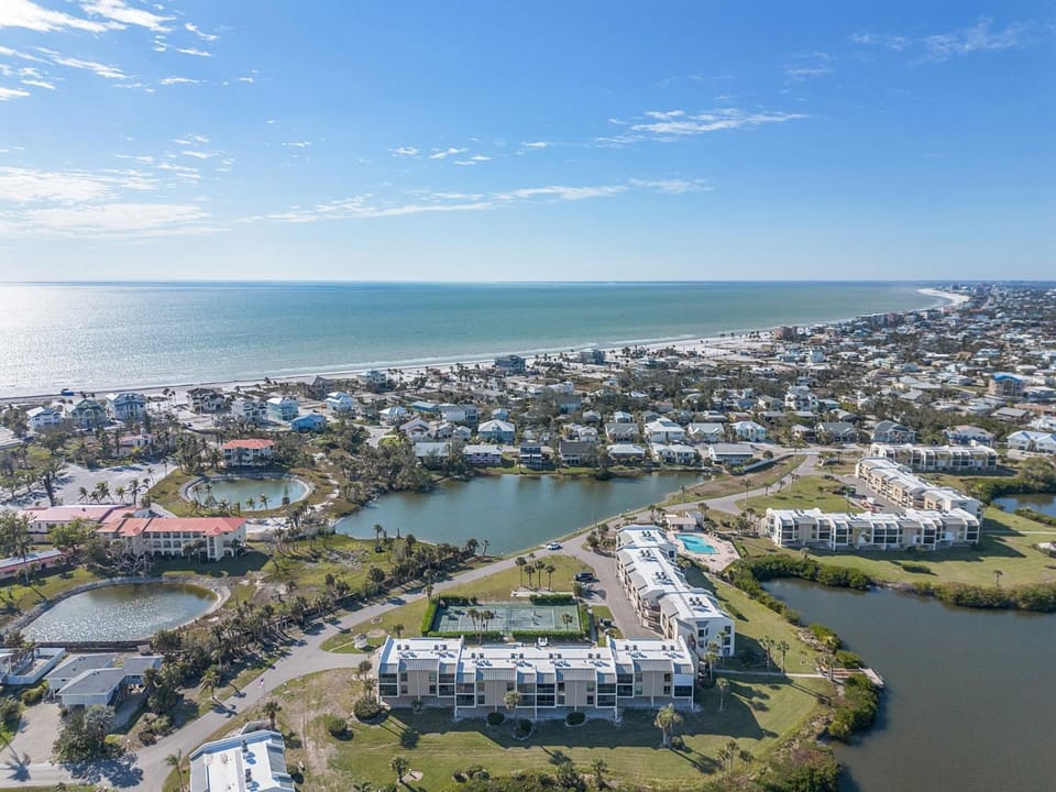 Bay Village 126- Charming Beachfront 2BR 2BA Condo with Balcony condo Apartment in Estero Island