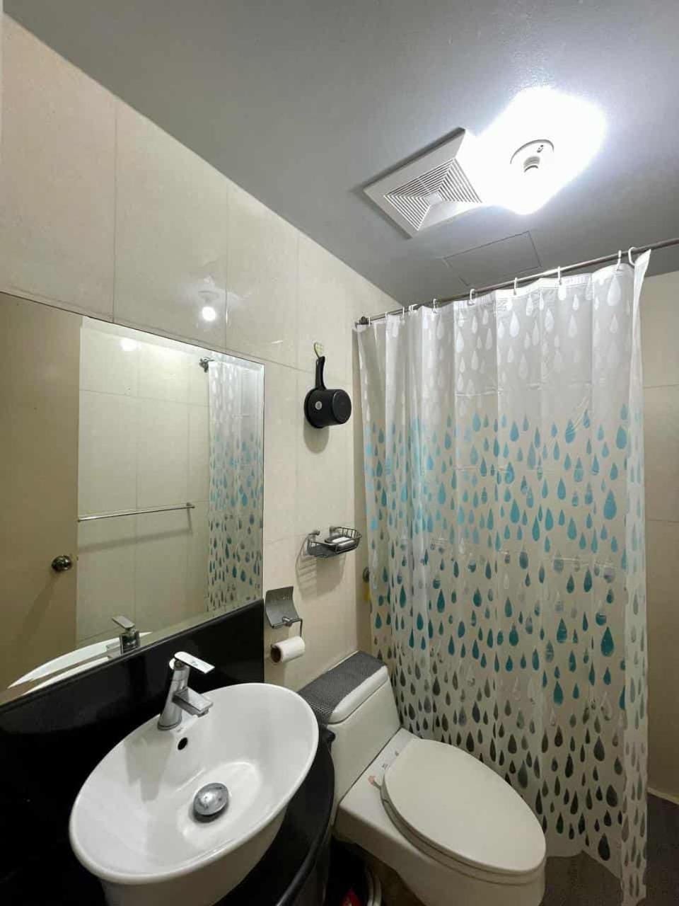 Tropical unit Apartment hotel in Makati