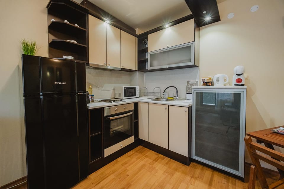 Coffee/tea facilities, Kitchen or kitchenette, Dining area, dishwasher, oven, toaster