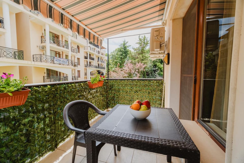 Communal lounge/ TV room, Bed, TV and multimedia, Kitchen or kitchenette, Living room, Photo of the whole room, Seating area, Dining area, Evening entertainment, Bedroom, minibar