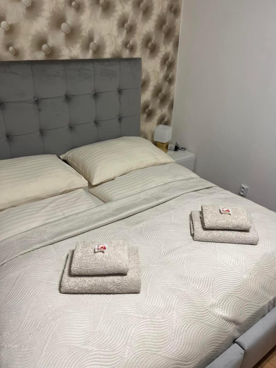 Photo of the whole room, Bedroom, towels