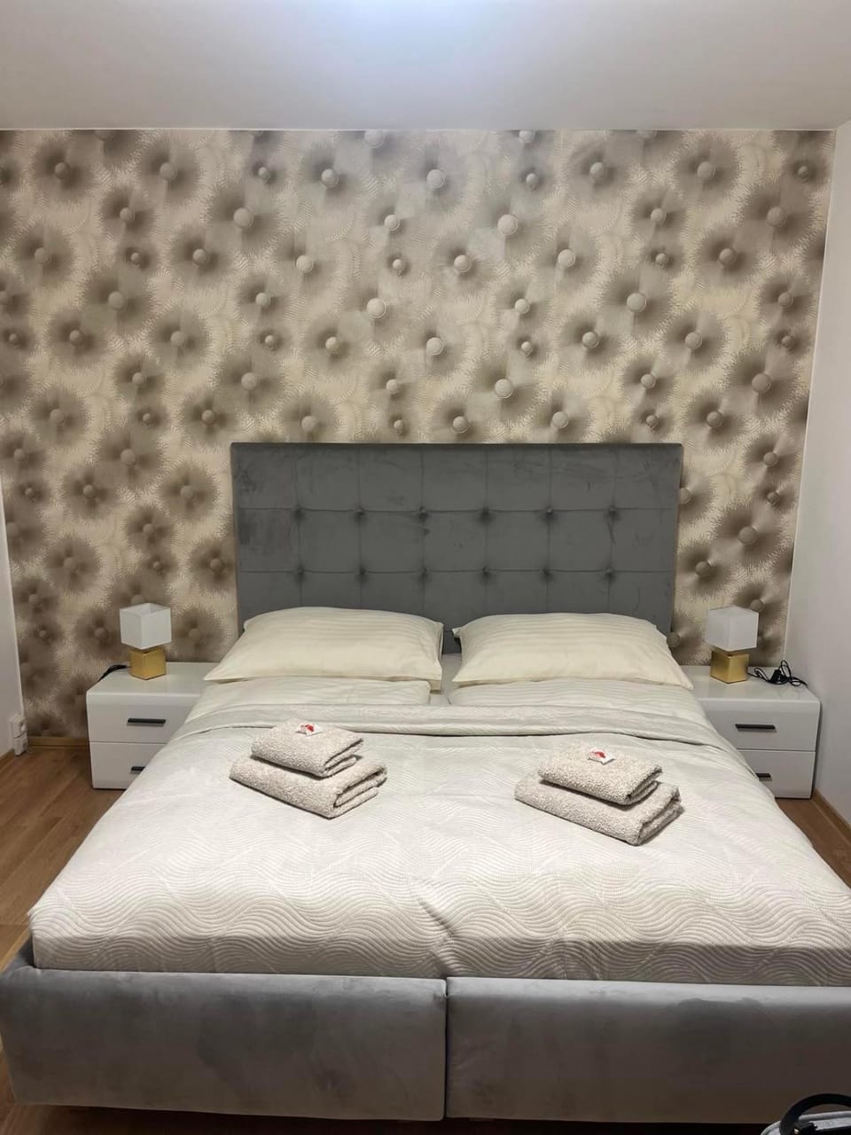 Photo of the whole room, Bedroom, towels