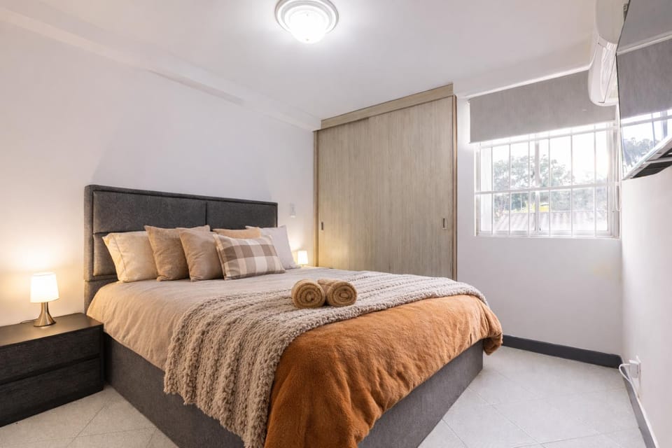 Bed, Bedroom, wardrobe, air conditioner