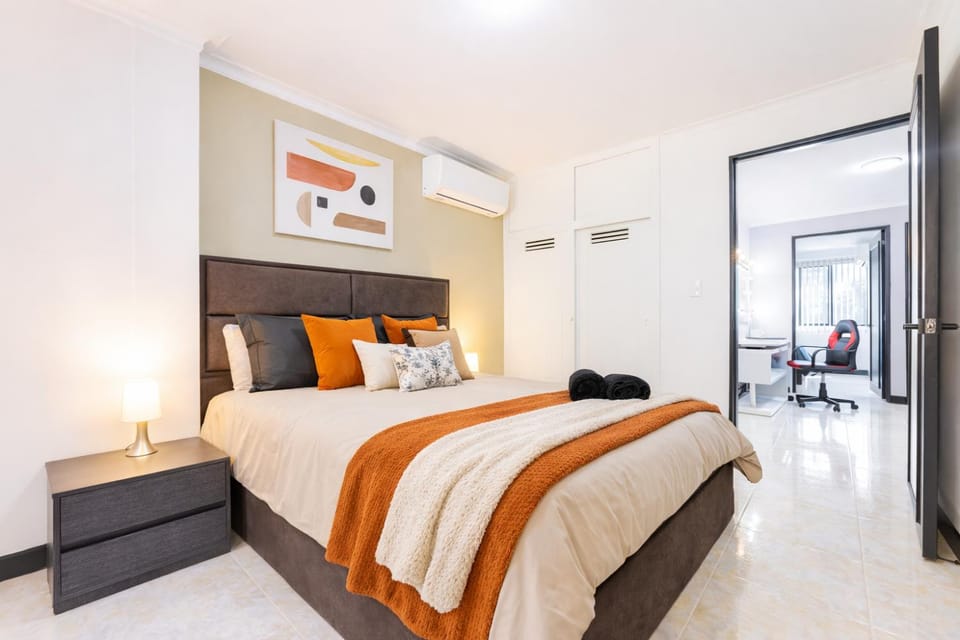 Bed, Bedroom, air conditioner