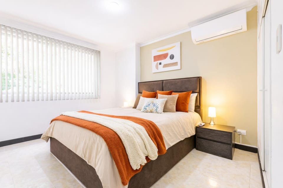 Bed, Photo of the whole room, Bedroom, air conditioner