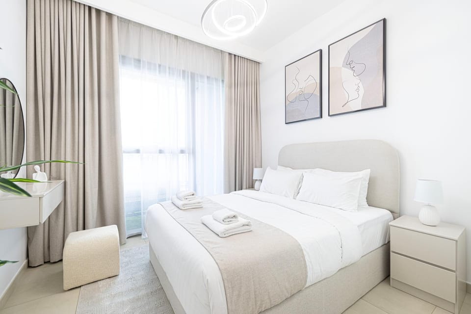 Fresh New 2 Bedroom! Amazing Burj Khalifa View! 5-star Pool & Gym Access! Apartment in Dubai