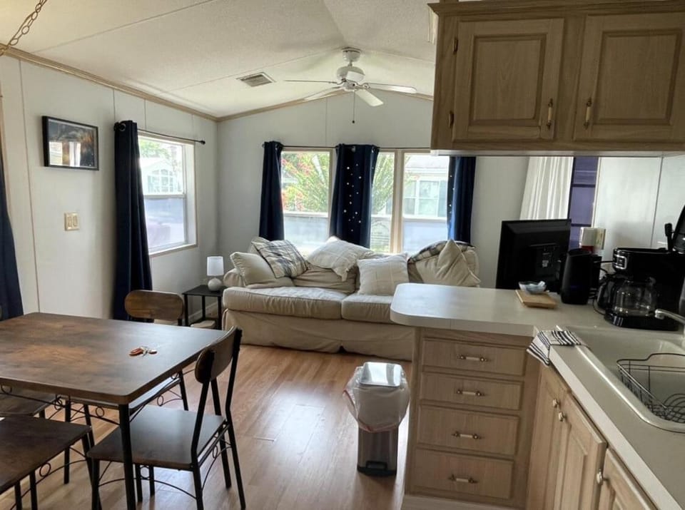 Amazing 1 bedroom Near Disney House in Cedar Creek Reservoir