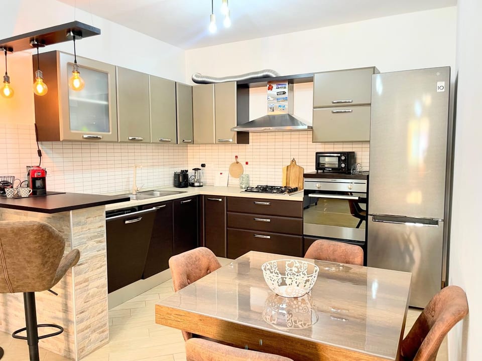 Kitchen or kitchenette, Dining area, dishwasher, oven, stove, toaster