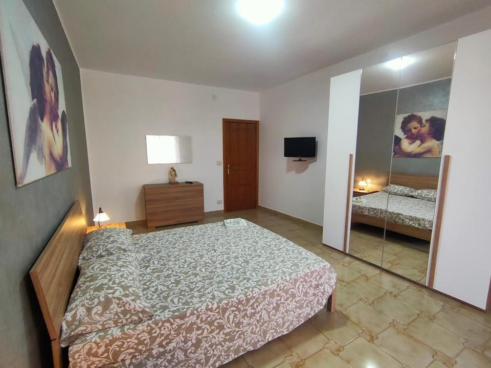 Bed, Photo of the whole room, Bedroom, wardrobe