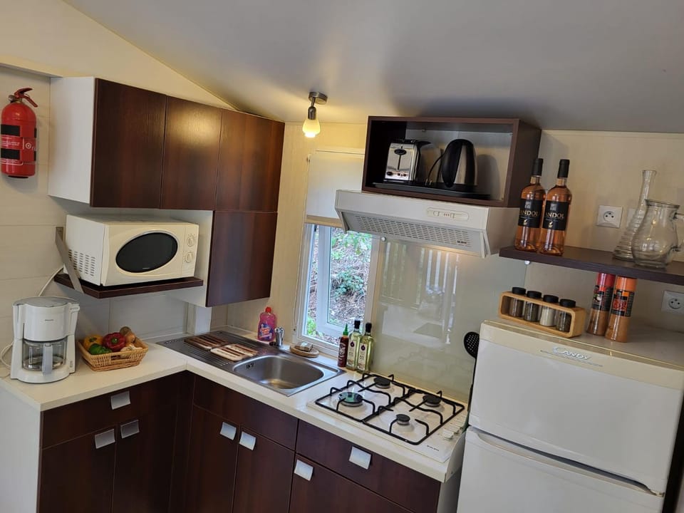 Mobilehome Leï Suves Côte d'Azur Campground/ 
RV Resort in Roquebrune-sur-Argens