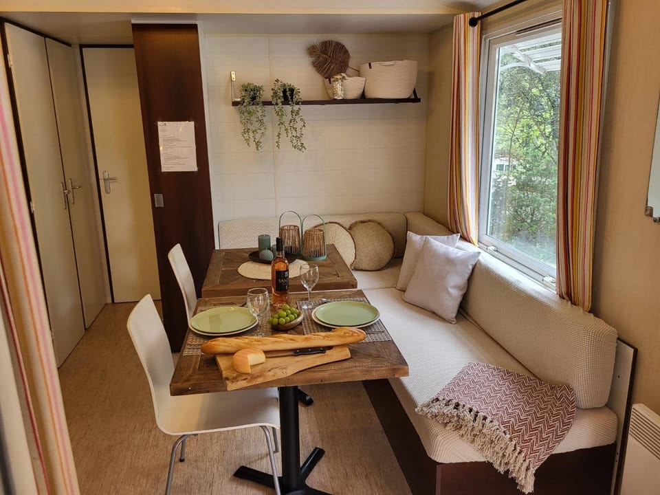Mobilehome Leï Suves Côte d'Azur Campground/ 
RV Resort in Roquebrune-sur-Argens