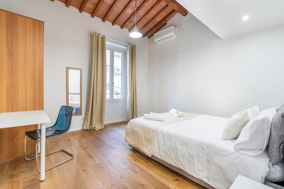 Bed, Living room, Photo of the whole room, Seating area, Bedroom, wardrobe