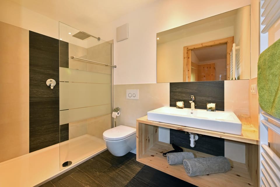Toilet, Bathroom, Bath