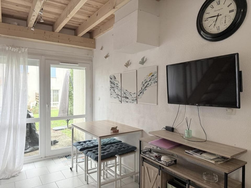 TV and multimedia, Dining area