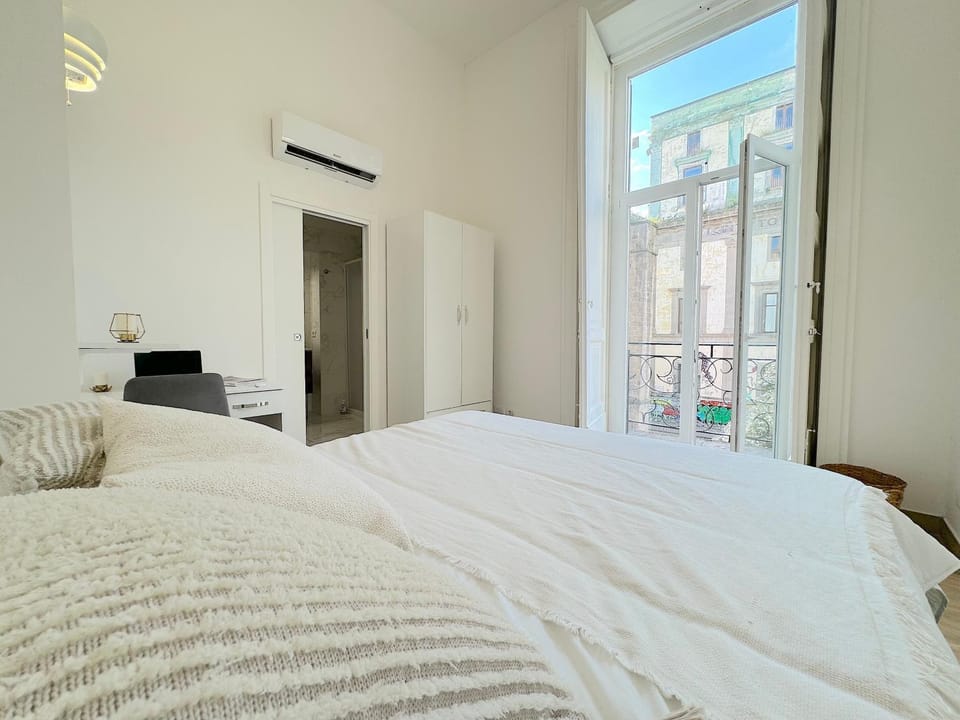 Bed, Photo of the whole room, Bedroom, air conditioner