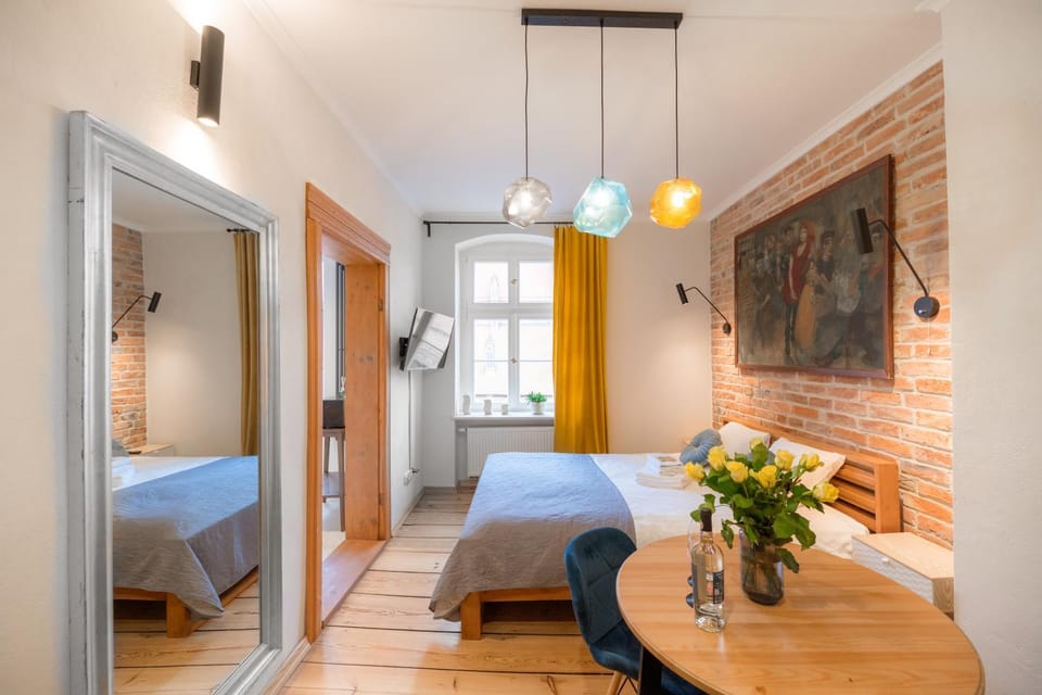 Bed, TV and multimedia, Photo of the whole room, Decorative detail