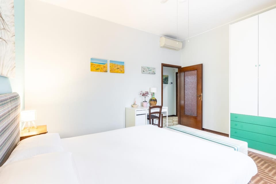 Bed, Bedroom, American breakfast, heating, heating, locker, locker, wardrobe, air conditioner, air conditioner