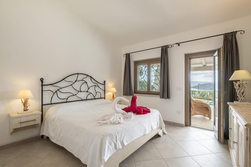 Patio, Bed, Natural landscape, Photo of the whole room, Bedroom, Pool view, Swimming pool, towels, air conditioner