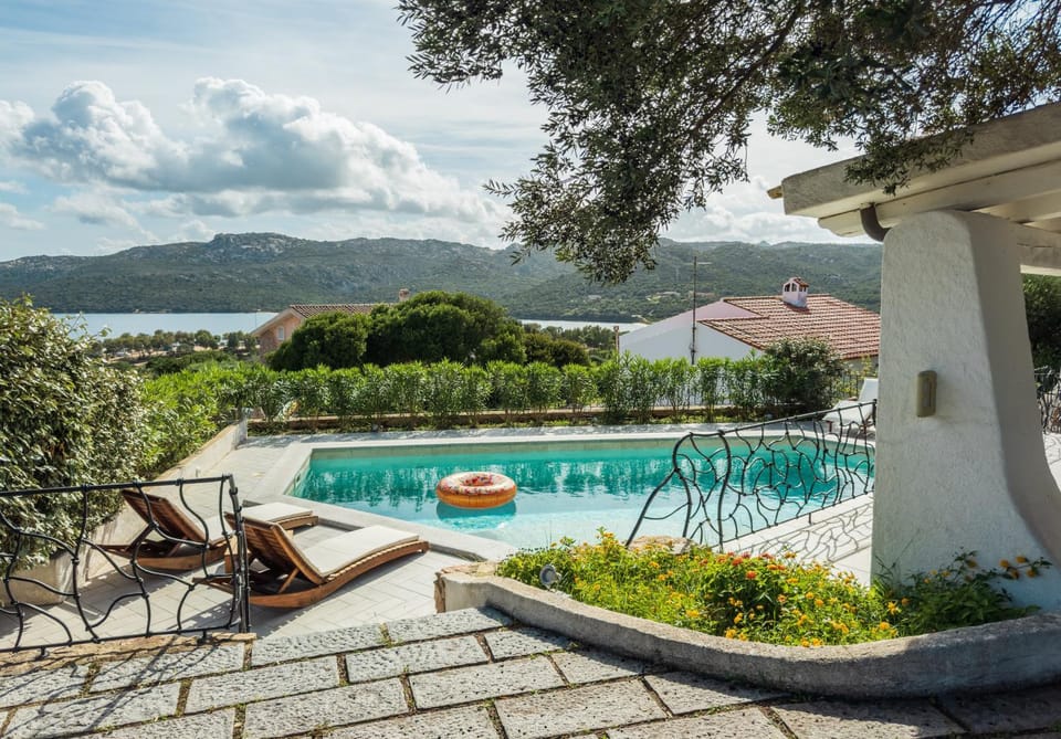 Property building, Patio, Nearby landmark, Spring, Day, Natural landscape, Garden, Garden view, Mountain view, Pool view, Sea view, Swimming pool, sunbed