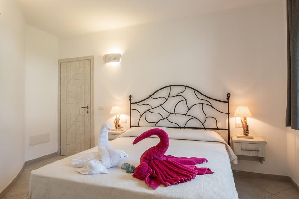 Bed, Photo of the whole room, Bedroom, towels, wardrobe, air conditioner, air conditioner