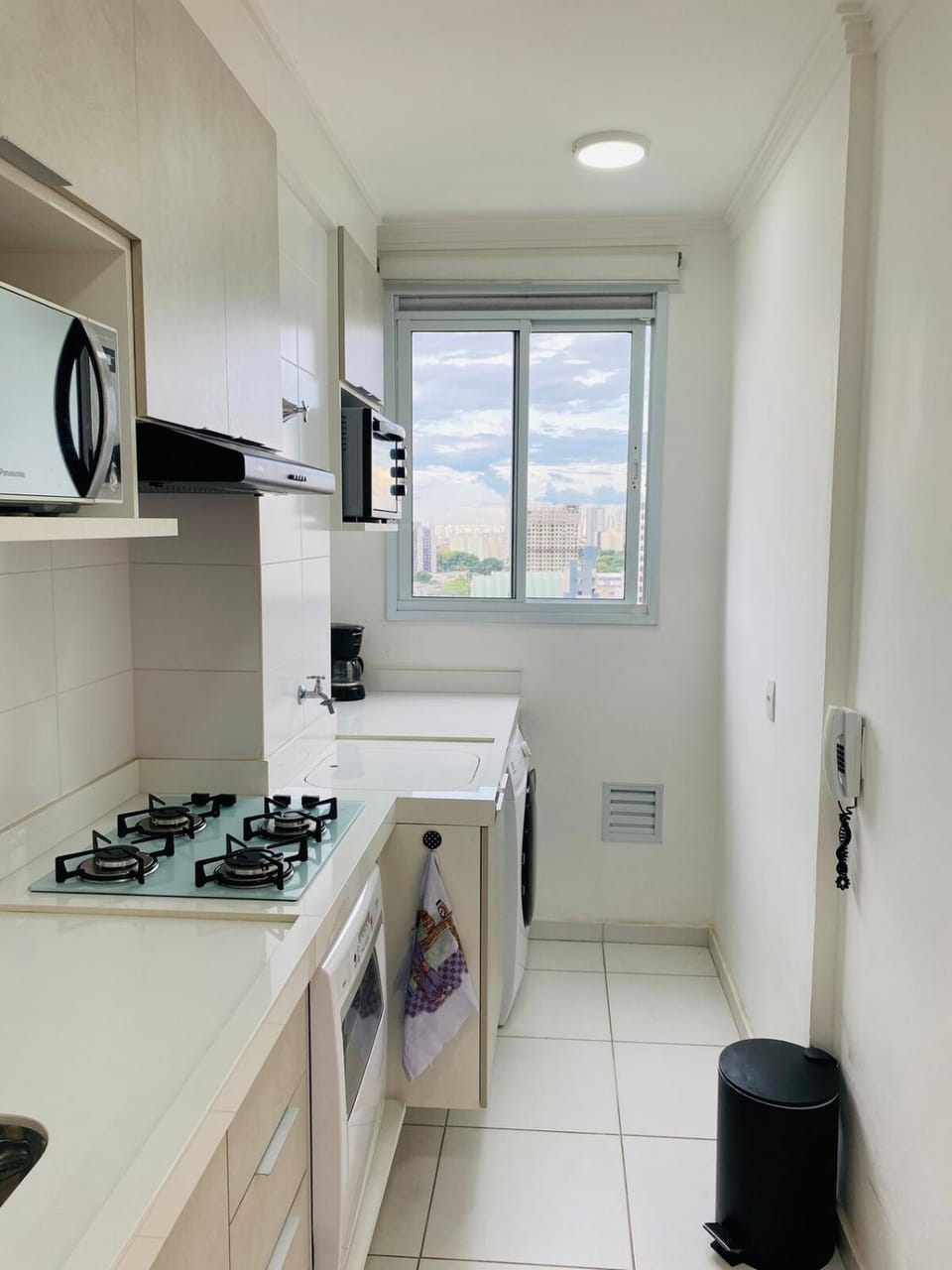 Kitchen or kitchenette, microwave, oven, stove