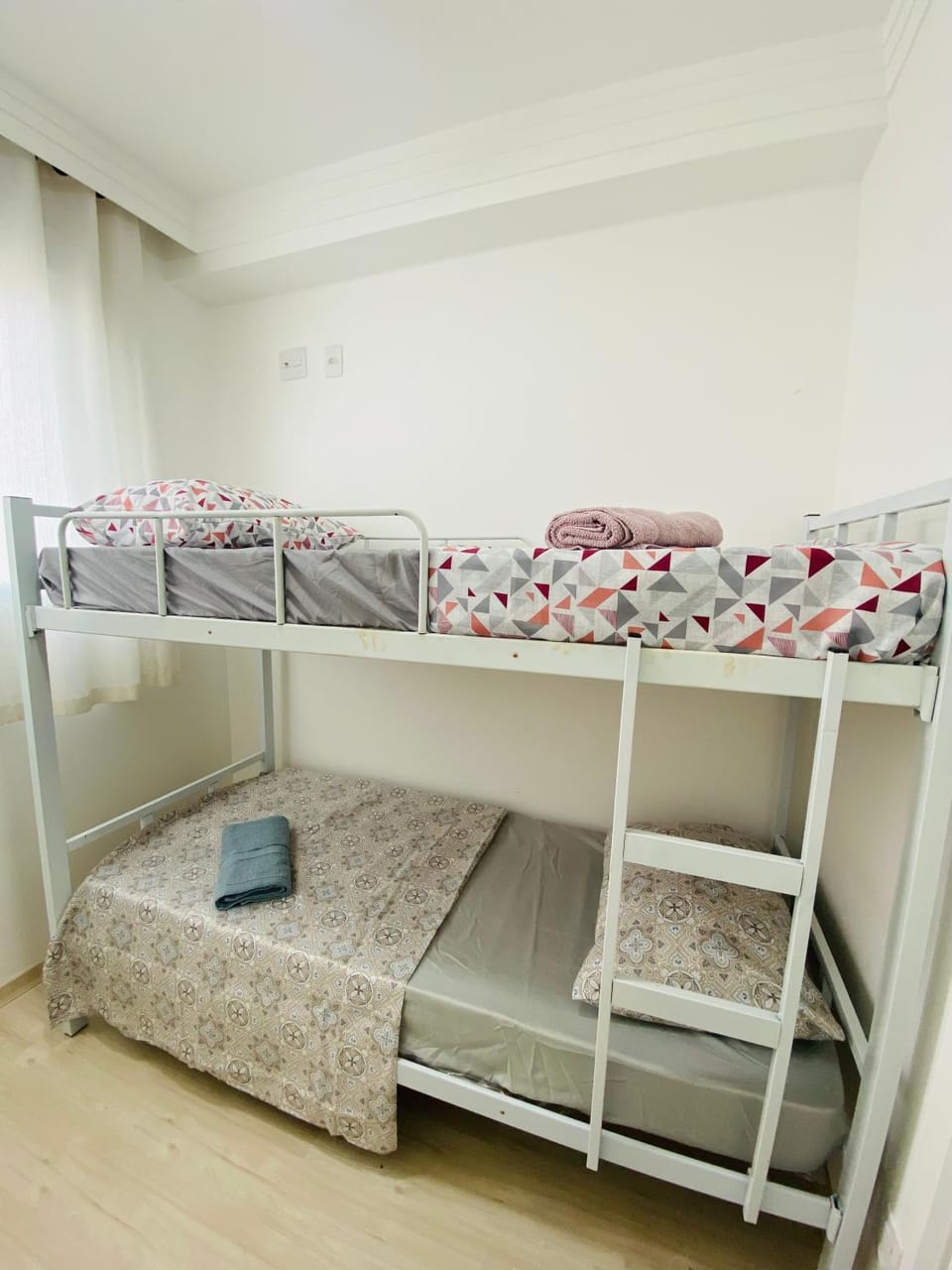 Bed, Photo of the whole room, Bedroom, bunk bed, towels