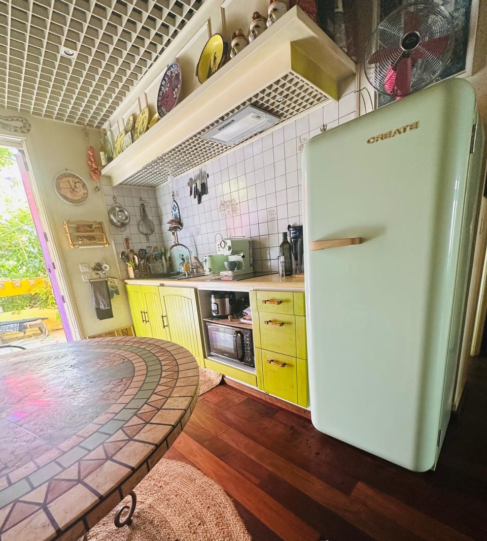 Coffee/tea facilities, Kitchen or kitchenette, oven, toaster