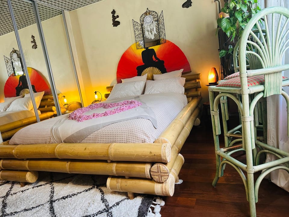 Natural landscape, Decorative detail, Evening entertainment, Bedroom, On site, storage, wardrobe, air conditioner