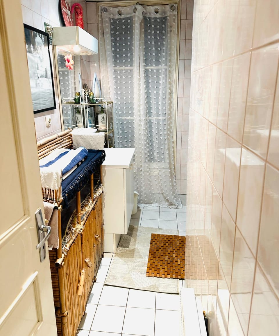 Shower, Bathroom, towels