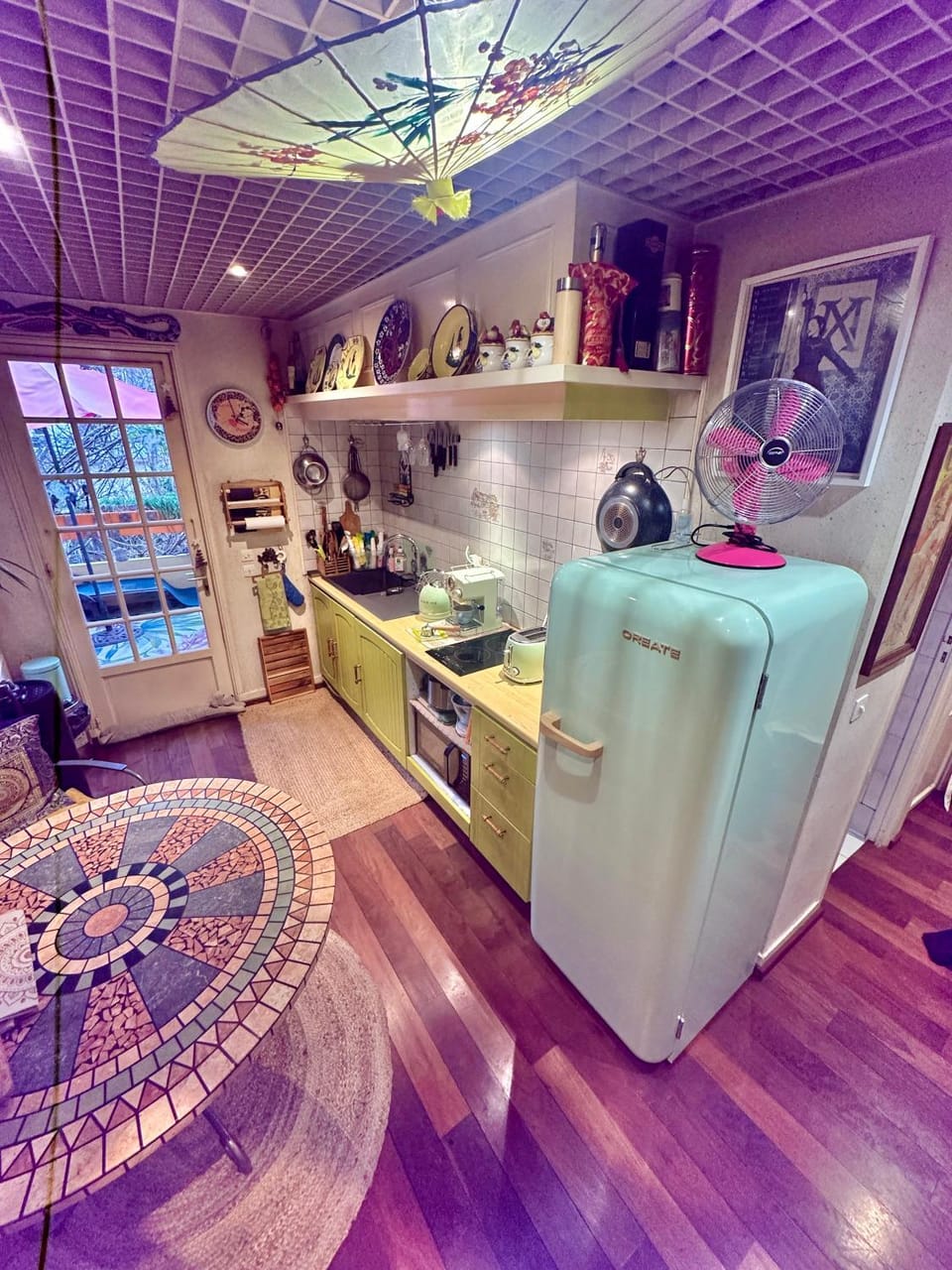 Coffee/tea facilities, Kitchen or kitchenette, oven, stove, toaster