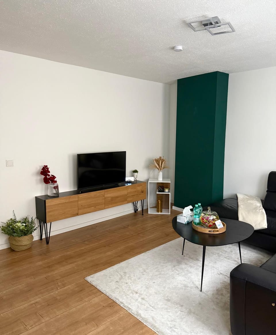 Communal lounge/ TV room, Living room, Seating area, Evening entertainment