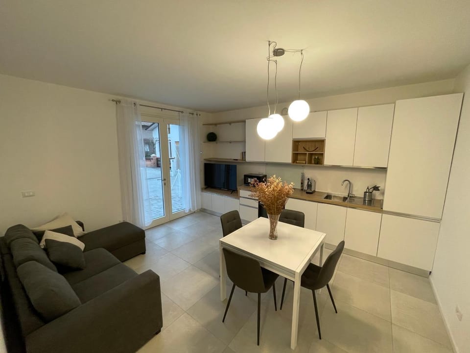 Kitchen or kitchenette, Living room, Seating area, Dining area, oven, stove