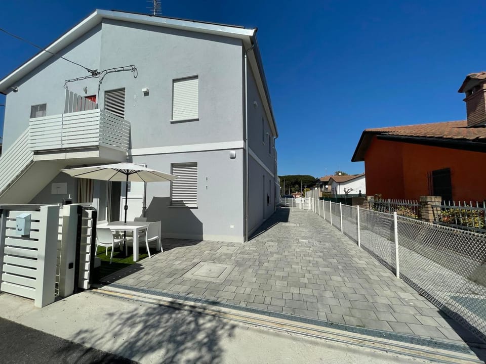 Neighbourhood, Street view