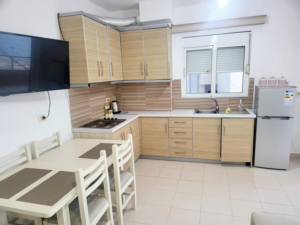 TV and multimedia, Kitchen or kitchenette, Dining area, oven, pet friendly, stove