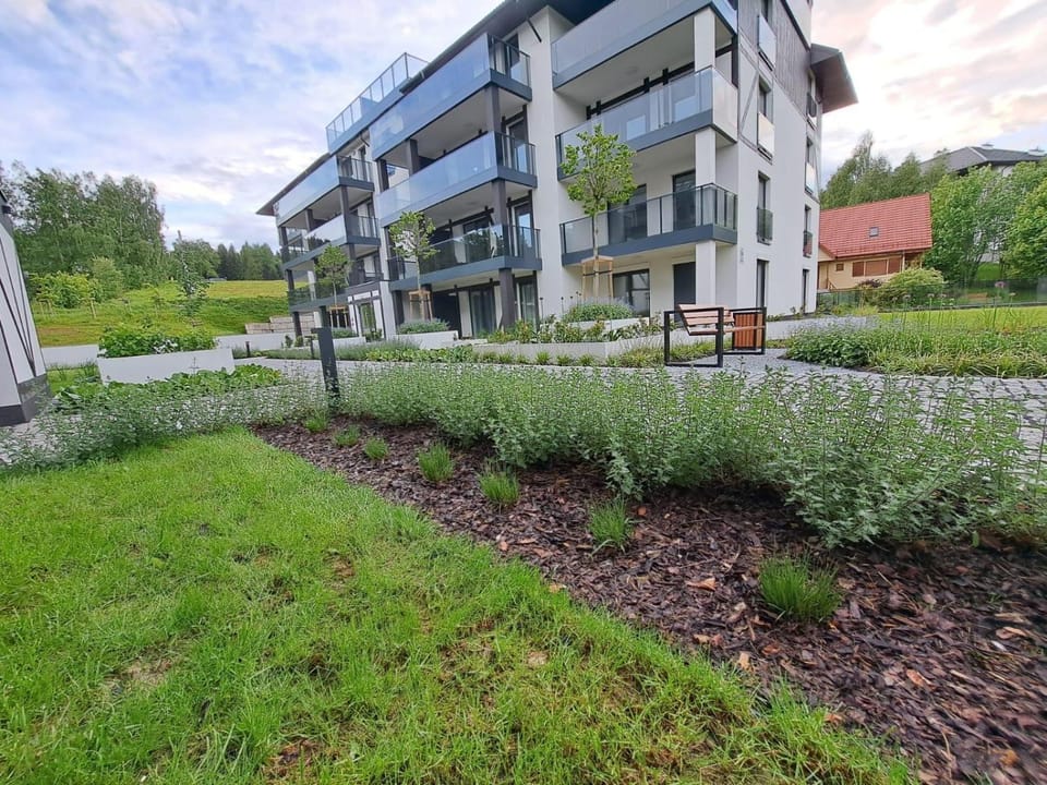Property building, Spring, Day, Natural landscape, Garden, Seating area, Garden view