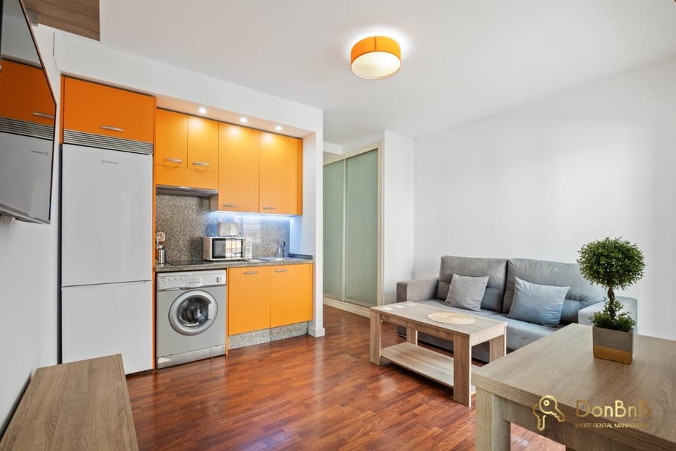 Málaga flat with balcony Apartment in Malaga