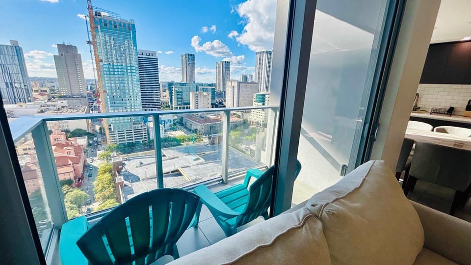 Rare Corner Unit Private Terrace & Sunset Views House in Miami