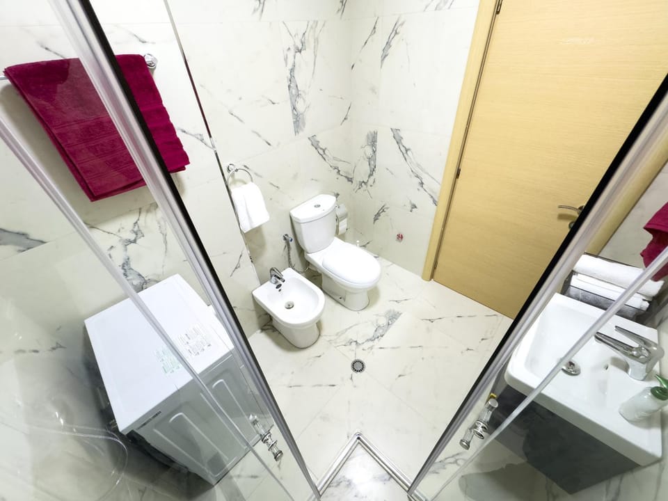 Shower, Toilet, Bathroom, towels