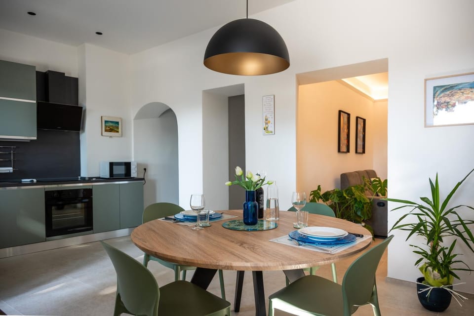 Kitchen or kitchenette, Dining area, internet, oven, pet friendly, stove