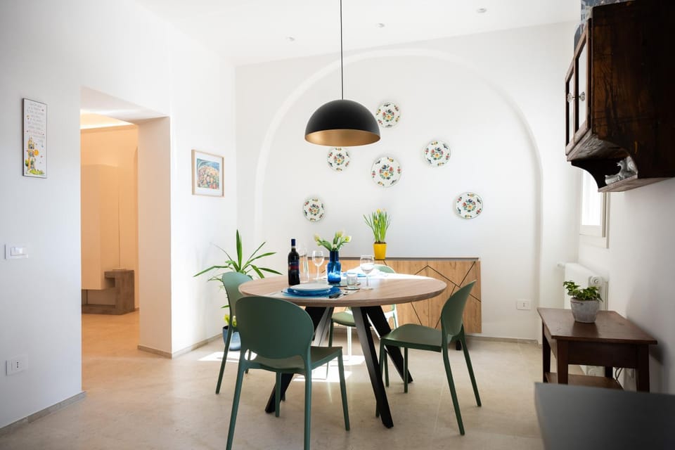 Dining area, internet
